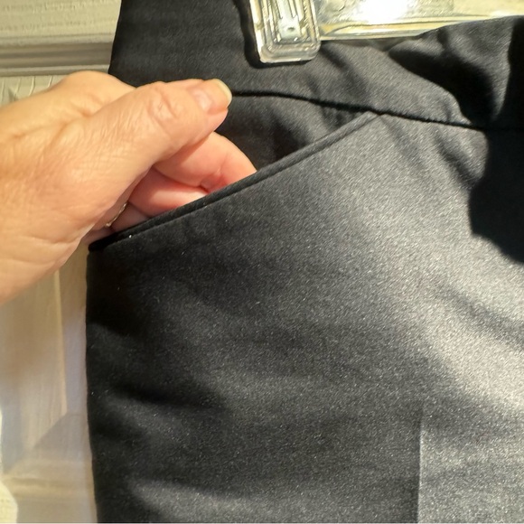 Chico’s Black So Slimming Shorts size 1 cotton poly blend Bermuda - Picture 3 of 4